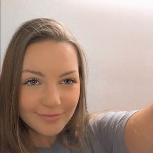 Meet your Posher, Abigail